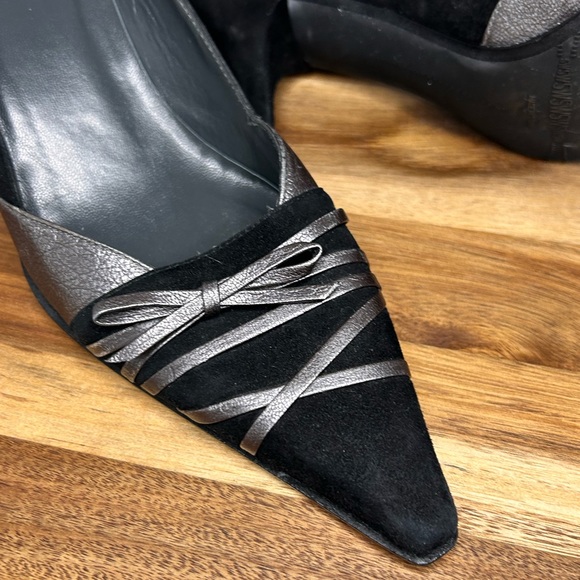 Stuart Weitzman, suede and leather 2 1/2 inch heels in black and pewter - Picture 7 of 12